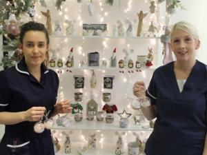 Laura Devereux Macmillan palliative support sister and specialist palliative care nurse Sarah Truman holding the ‘love baubles’